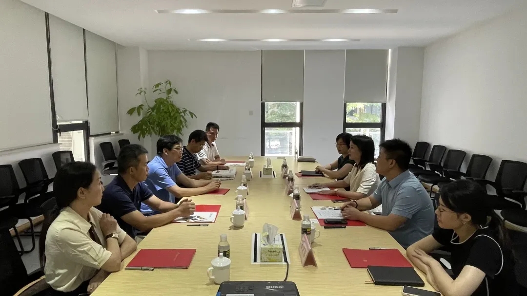 40/41所紀(jì)委書記程小麗一行蒞臨依愛消防公司參觀考察