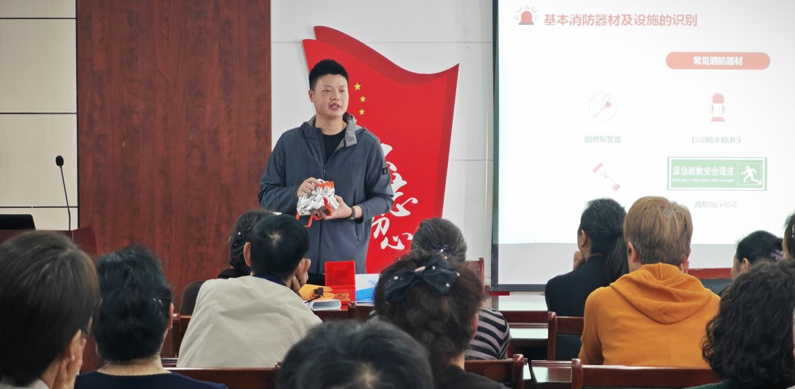 依愛消防重陽進社區(qū)，金秋慰問情暖夕陽紅